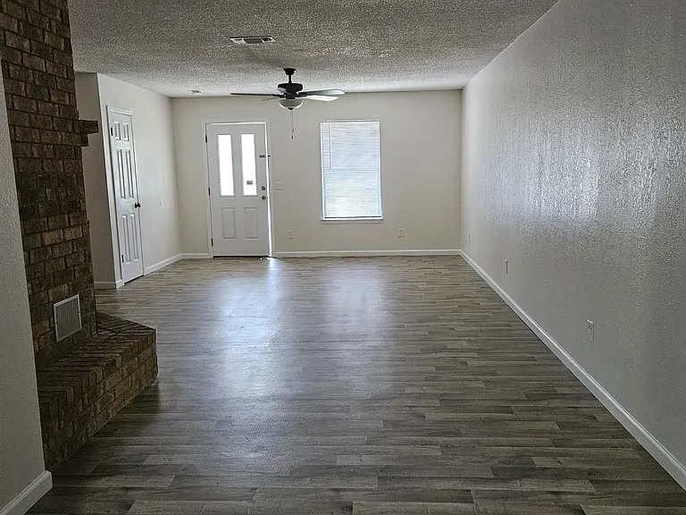 710 34th St NE — Photo 3