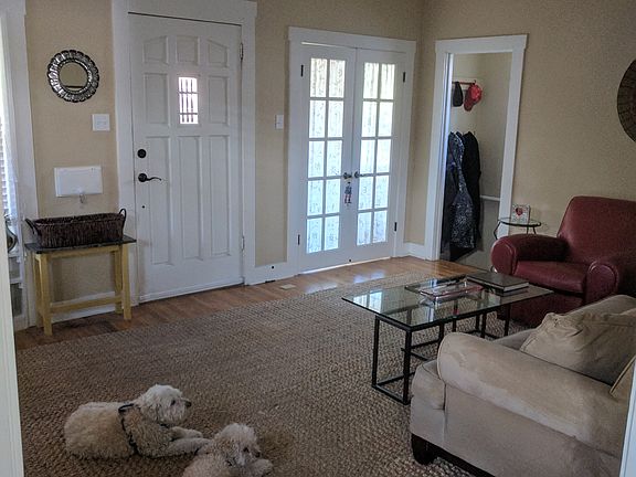 living room entrance, view 2