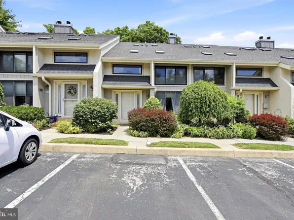9 Landmark Dr, Malvern, PA 19355