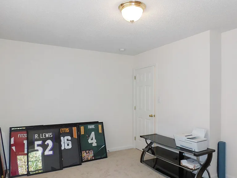 102 Powhatan Ct — Photo 43