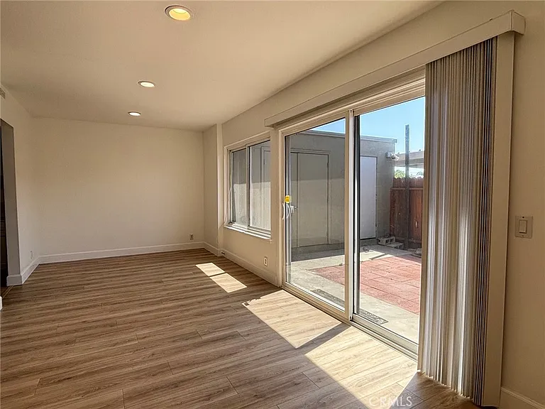 4646 Larwin Ave — Photo 18