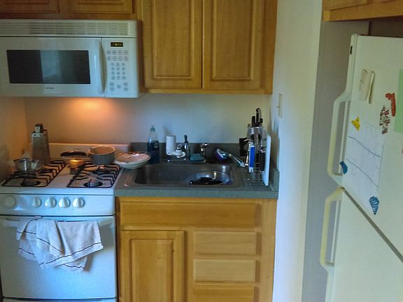 2nd image of 510 Warren St APT 8