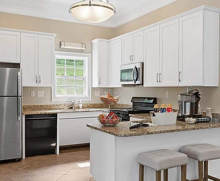 Experience the elegance of this contemporary kitchen, complete with stylish finishes and inviting features.