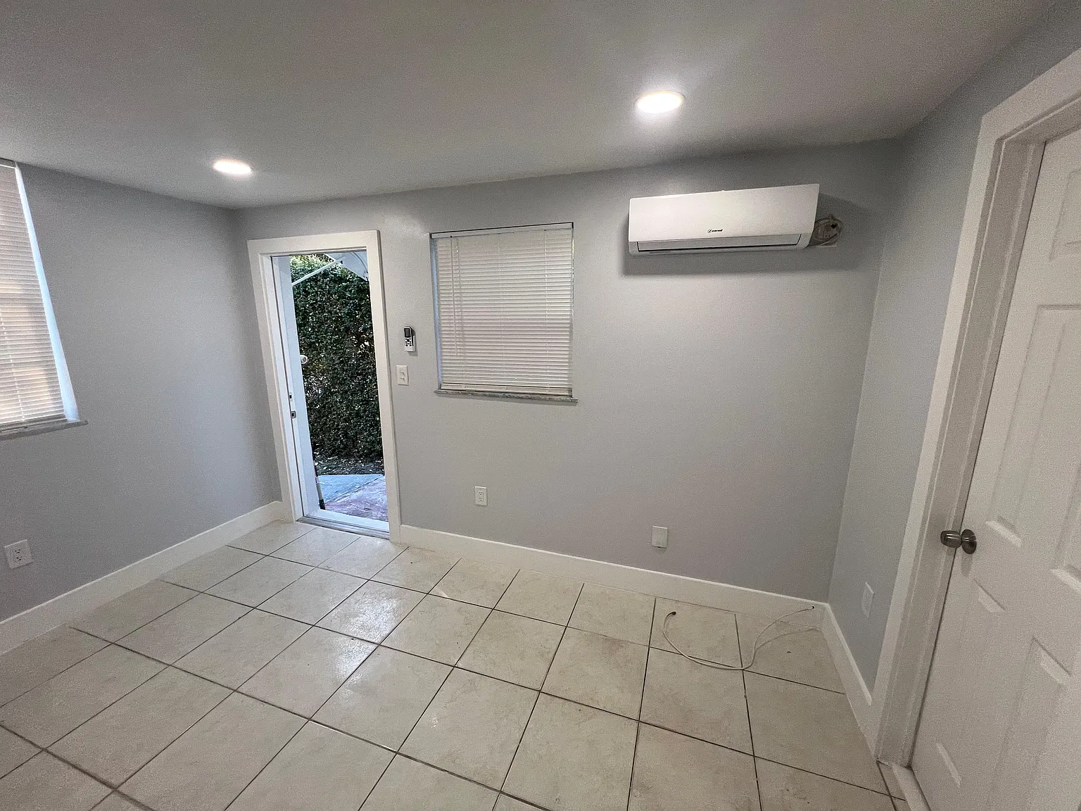 Studio, $1,100 — Photo 2