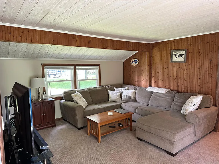 1549 W River Rd — Photo 3
