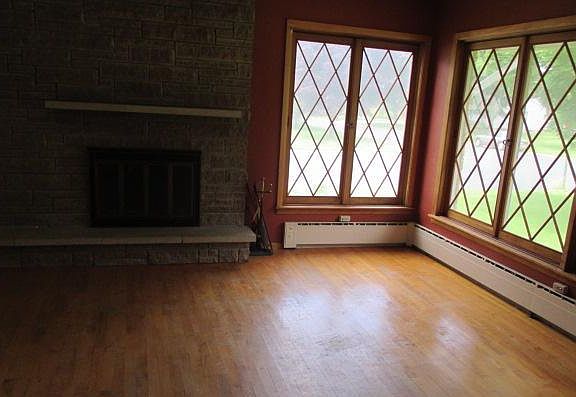 4th image of 939 2nd St W