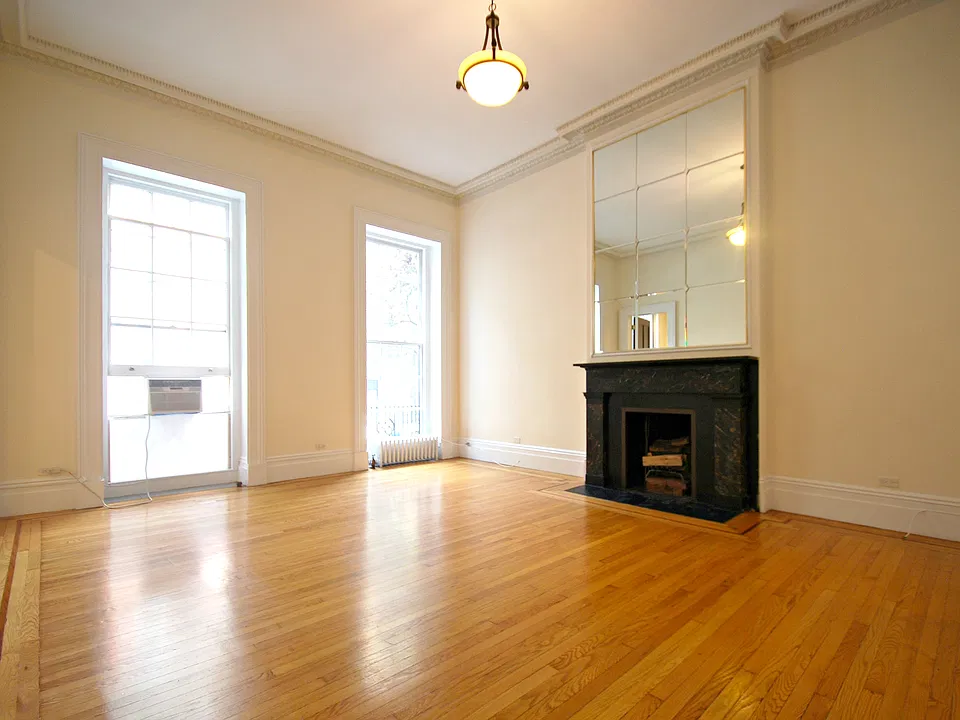 28 E 11th St #2F