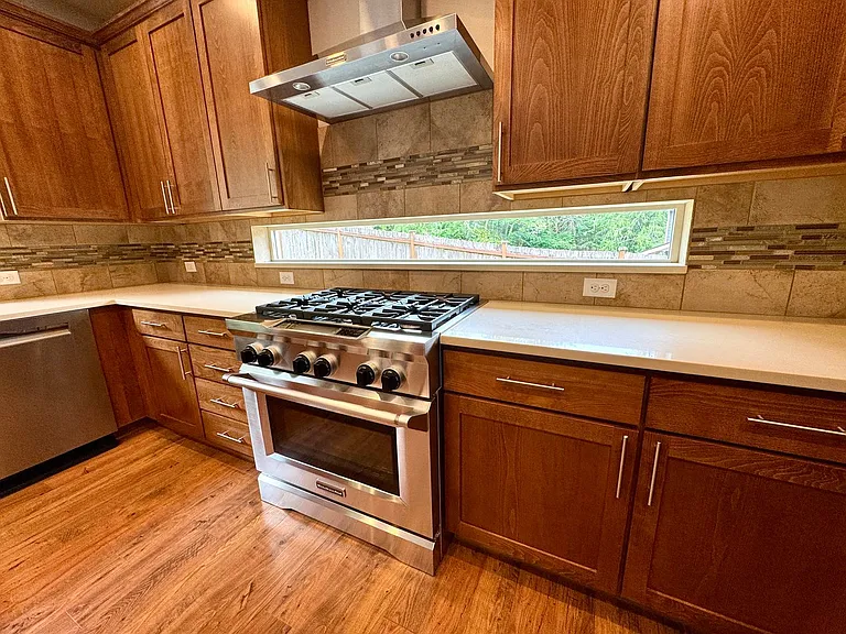 5726 Solana Ln NE — Photo 9