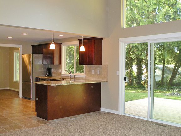4th image of 6504 Sierra Dr SE