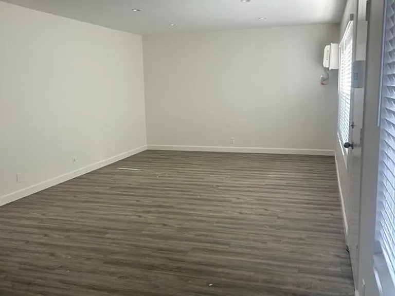 1060 S Sherbourne Dr #201 — Photo 16