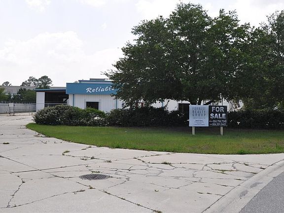 3rd image of 1785 Lakeside Ave