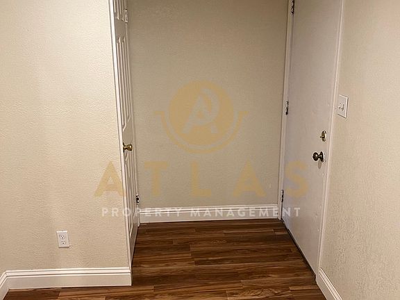 4th image of 521 N Van Buren St APT C