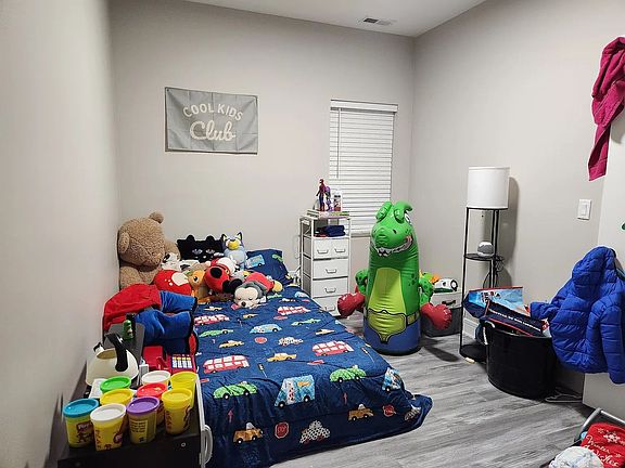 3rd image of 4051 S Prairie Ave #2