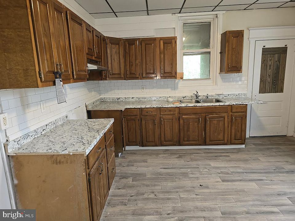 2nd image of 949 Jackson St