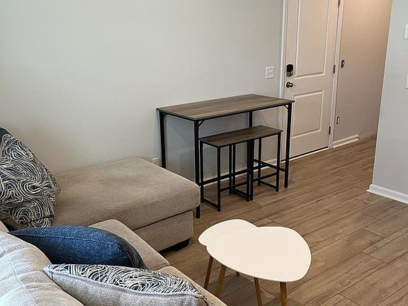 3rd image of 977 Arrowwood Way