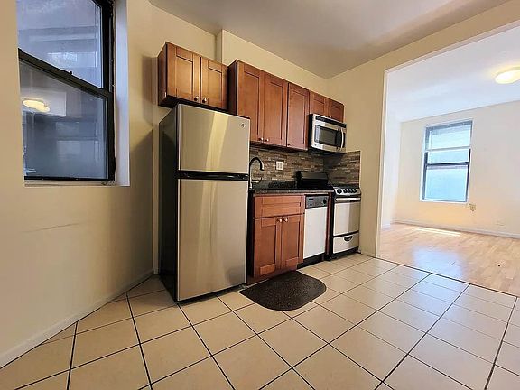 5th image of 226 E 26th St #2W