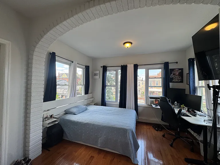 615 16th St #2 — Photo 7