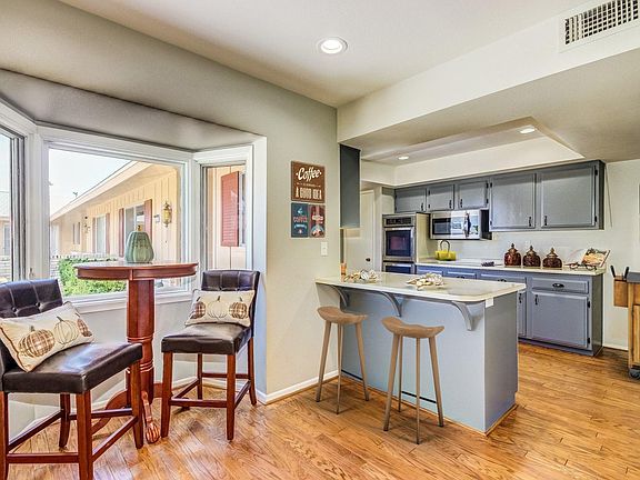 2nd image of 10315 W Kingswood Cir