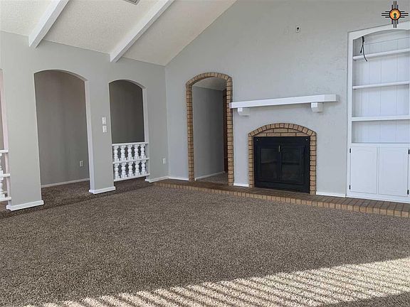 3rd image of 816 Rosewood Dr