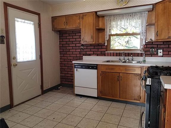 4th image of 809 Coulter Ave