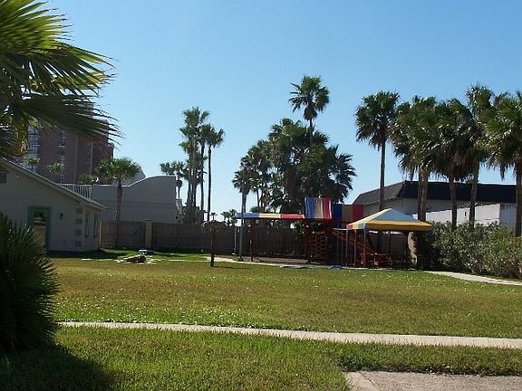 2nd image of 906 Padre Blvd