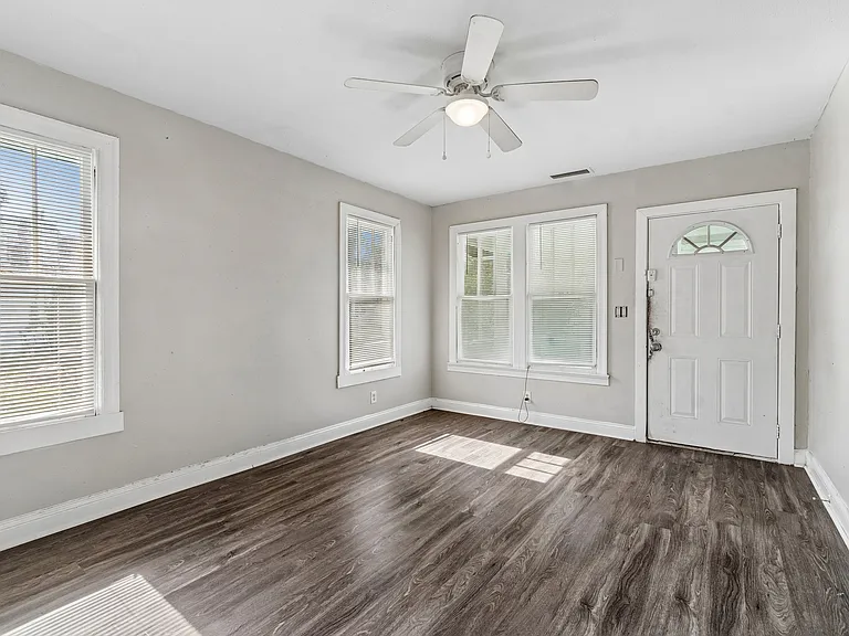 2536 Lowell Ave — Photo 3
