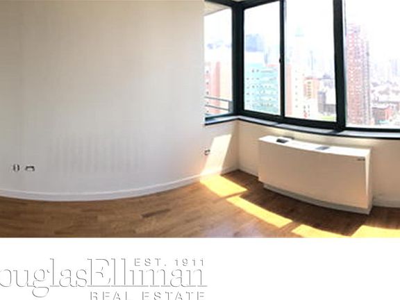 3rd image of 200 W 60th St APT 20H