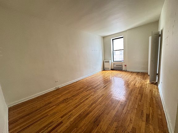 3rd image of 1240 Lexington Ave APT 52