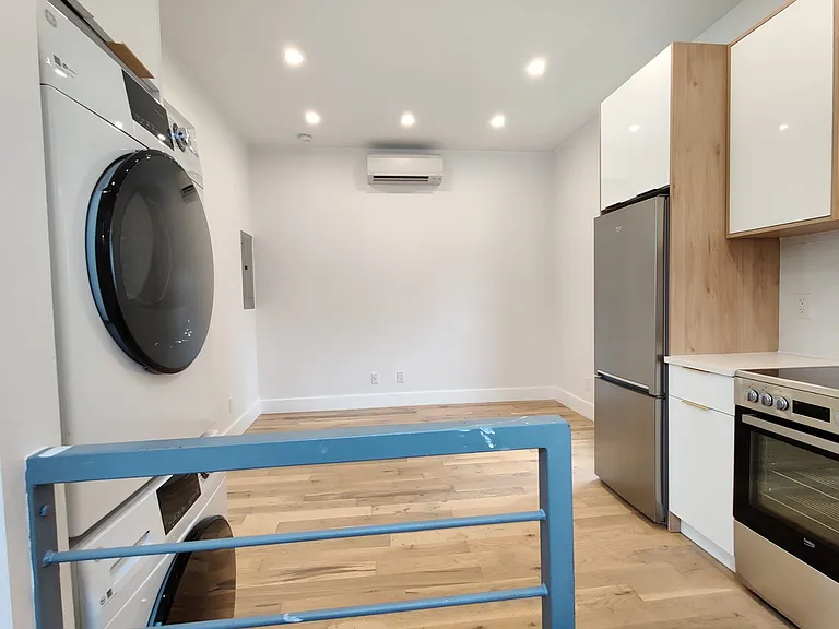 1242 Park Pl #2F — Photo 6