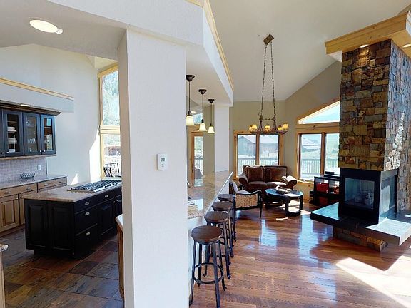 4th image of 42 Earhart Ln