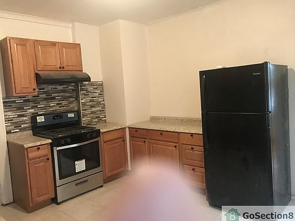 4th image of 155 Sherwood Ave Floor 2