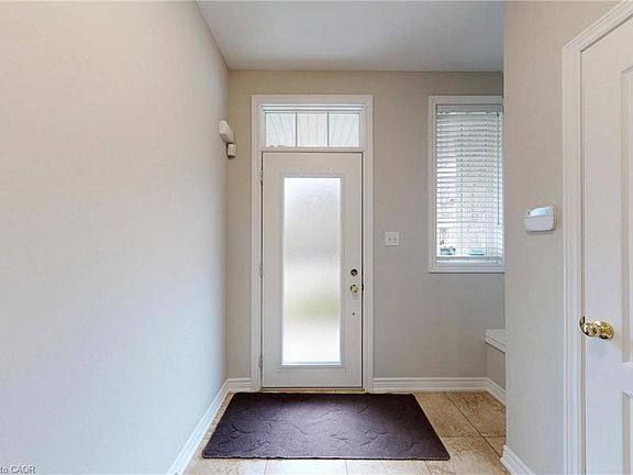 4th image of 34 Forest Valley Cres