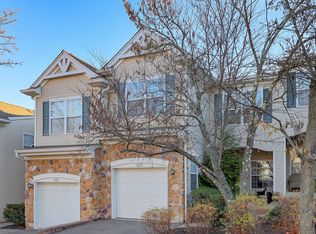 1069 Shadowlawn Dr, Green Brook, NJ 08812
