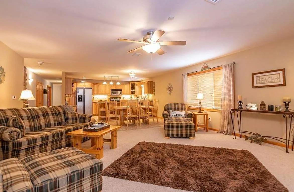 3 bed, 2238 sqft, $2,000 — Photo 2