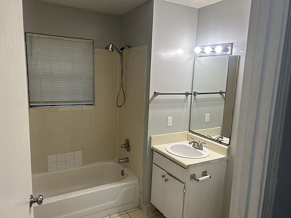 2nd image of 821 W Edgemont Ave #823