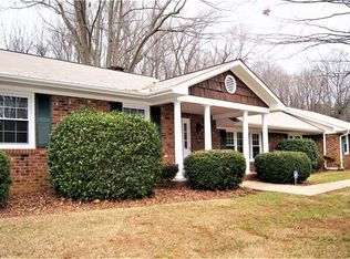 4240 Mashie Dr, Pfafftown, NC 27040
