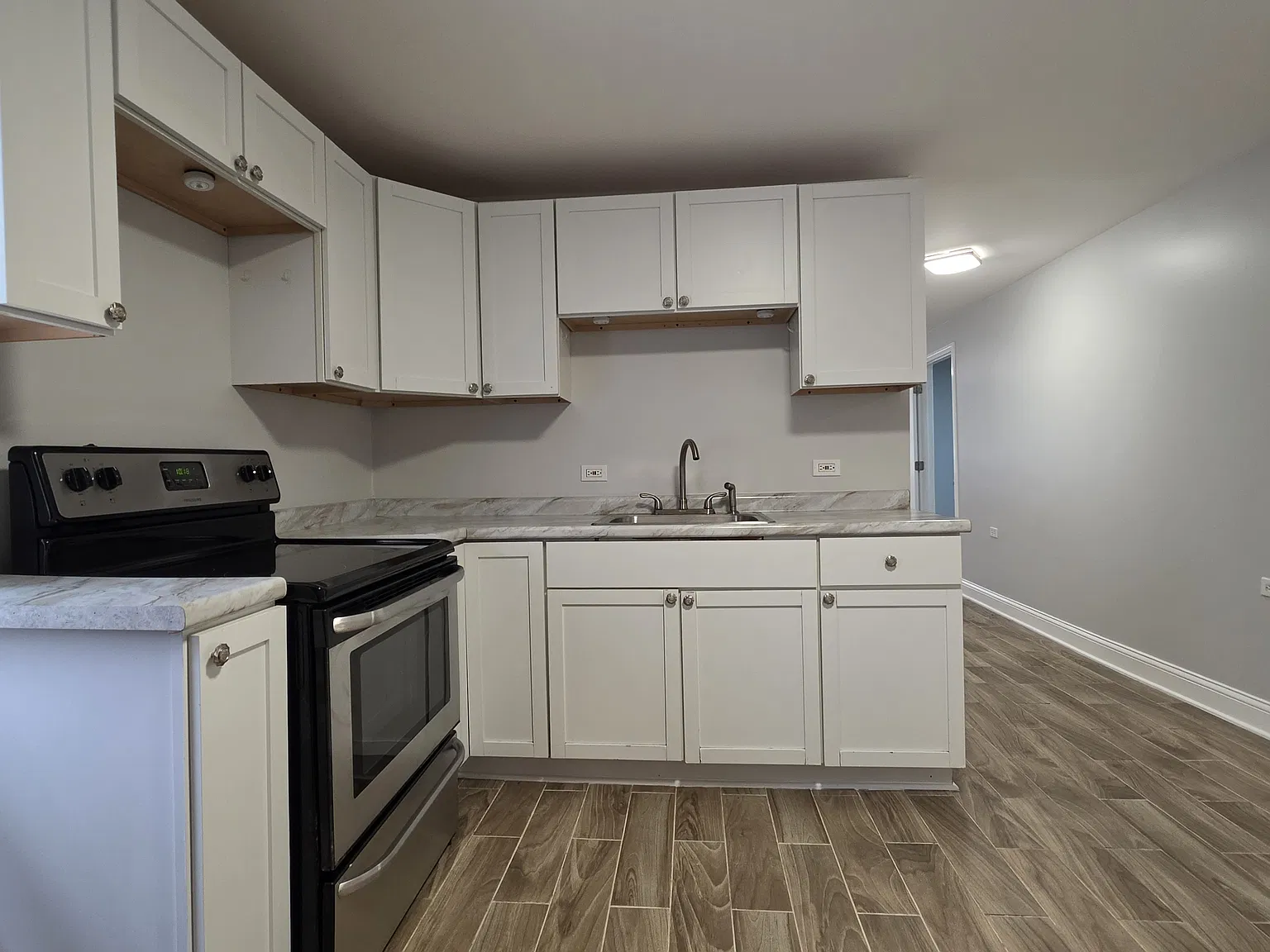 2 bed, 800 sqft, $1,750 — Photo 3