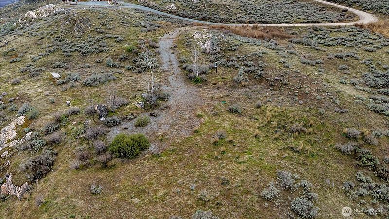 4th image of 215 Plata Road