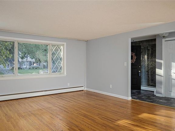 4th image of 34 Mahogany Dr