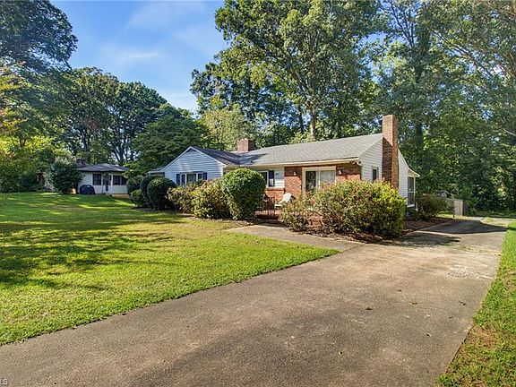 3rd image of 1817 Fairview Blvd