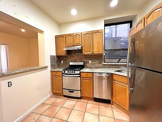 2nd image of 422 E 58th St APT 5B