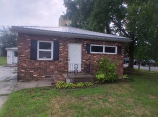 1410 E Poplar St, West Frankfort, IL 62896