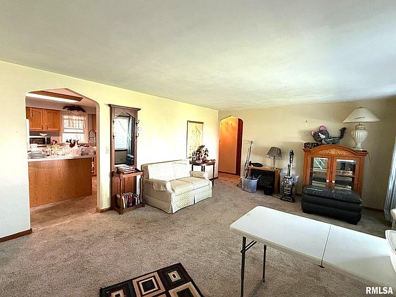 5th image of 210 Bergman Ave