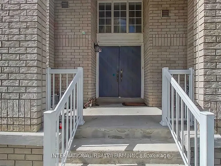 2 Dolce Cres — Photo 4
