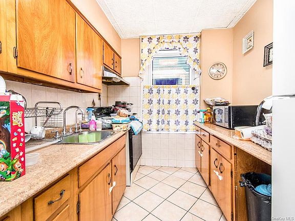 4th image of 1329 Saint Lawrence Ave