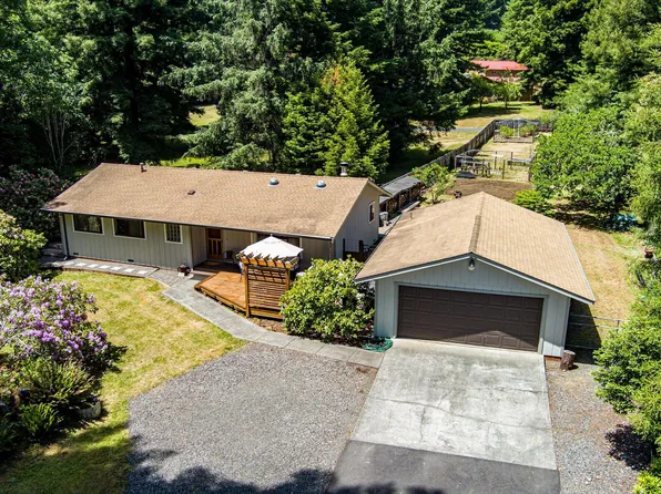 52 Sunkist Ln, McKinleyville, CA 95519