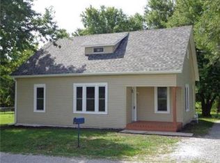 307 W 10th St, Stewartsville, MO 64490