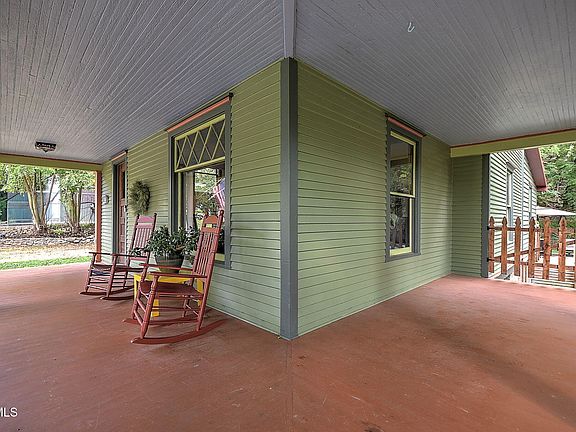 4th image of 561 Clifton St