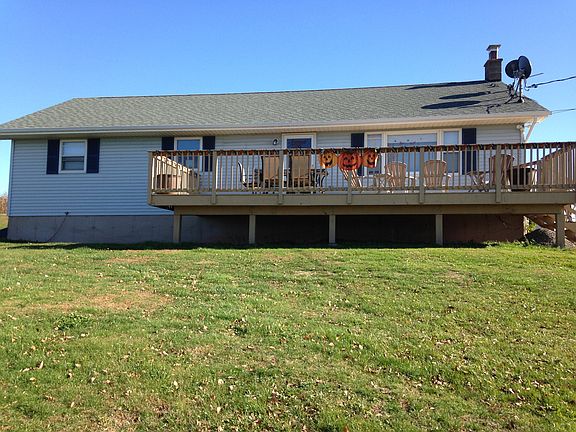 3rd image of 716 Beach Lake Hwy