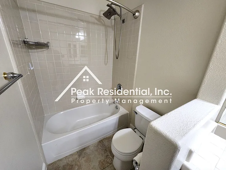 1044 Sandwick Way — Photo 24